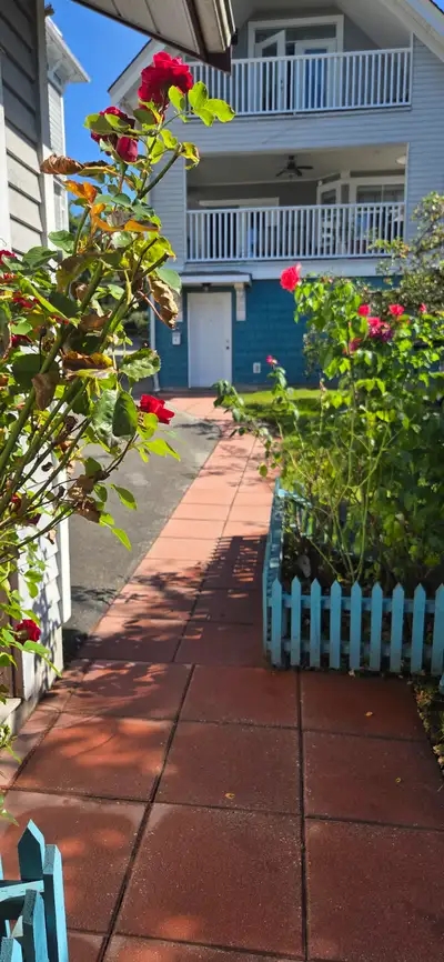 * lovely 3 bedroom suite in a house with separate entrance * in a heritage neighbourhood * heritage...