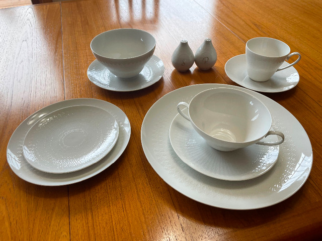 Beautiful Rosenthal Studio-Linie Dinnerware in Kitchen & Dining Wares in Thunder Bay - Image 2