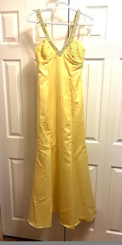 Brand new prom dress size 4, View more