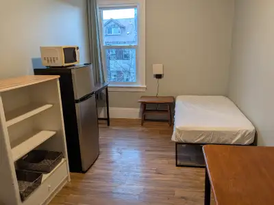 Quiet Rooming house in China town, Bronson X Somerset. Large bright room 15' x 9' Furnished share Ki...