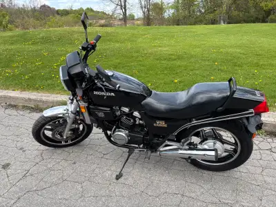 1983 Honda V 45 750 CC Runs great In great shape for its age 29,000 Kms Comes with shop manual New b...
