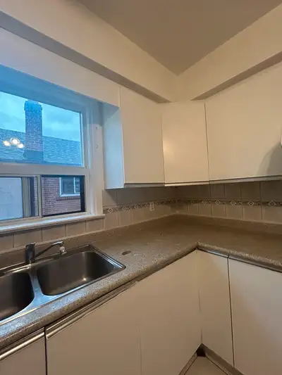 BEDROOMS FOR RENT AVAILABLE