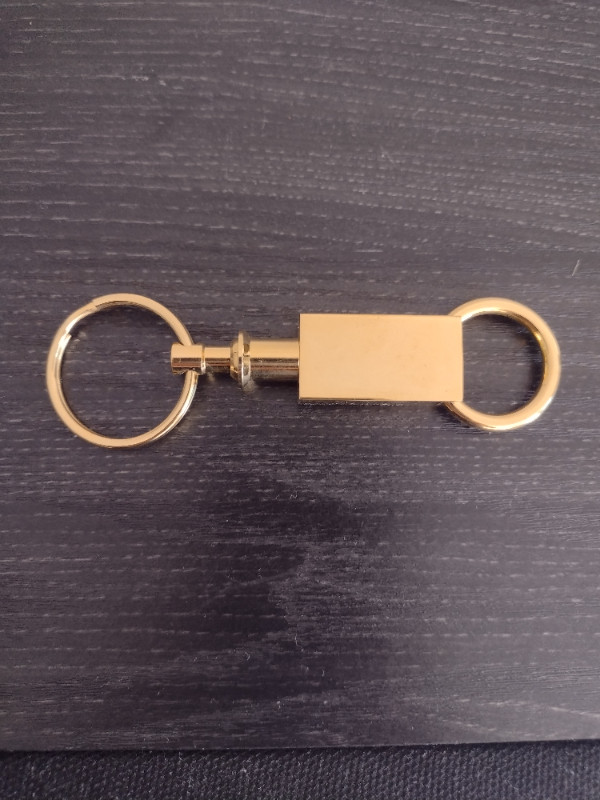ENGRAVED GOLD KEY CHAIN in Jewellery & Watches in Kitchener / Waterloo - Image 2