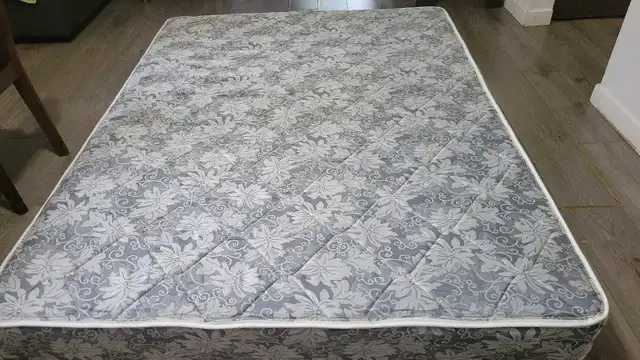 queen mattress in Beds & Mattresses in Richmond - Image 5