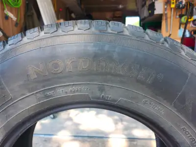 Pneus d'hiver à vendre Nordman , Les pneus Nordman sont une marque de deuxième génération fabriquée...