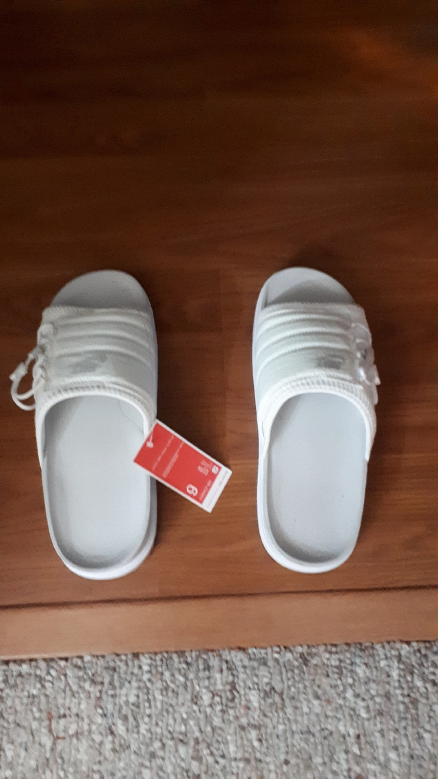 Brand new size 9 Nike slides in Women's - Shoes in Kitchener / Waterloo - Image 2