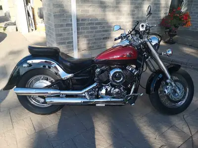2000 Yamaha V-Star 650 Classic LOW KMs! 15,xxx kms Clean and runs great New battery RAM quick mount...