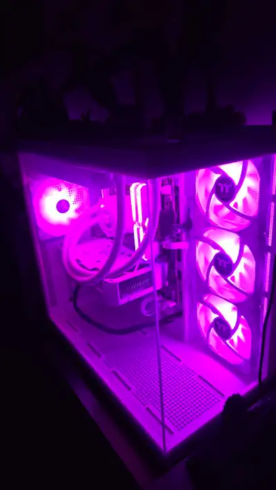 gaming pc (AMD Ryzen 7 7800X3D/32GB RAM/2TB SSD/RTX 4070 Super, View more