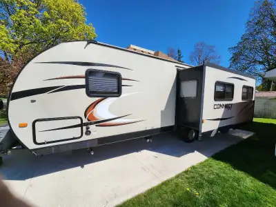 2016 Connect Spree trailer. Mint condition and loaded with features. Queen bed plus sofa bed. Slide...