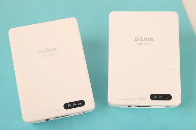 D-Link Powerline Adapter AV2 Up to 2000Mbps DHP-700AV Ethernet in Networking in City of Toronto - Image 3