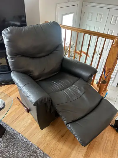 Indulge in relaxation with this Lazy Boy leather rocking recliner, designed for ultimate comfort and...