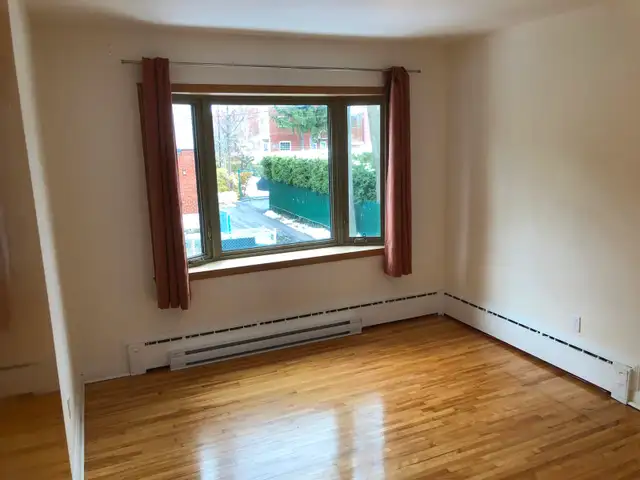 Grand 4 1/2 ensoleillé a cinq minutes a pied du metro Du College in Long Term Rentals in City of Montréal - Image 10