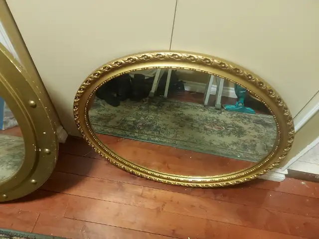 VINTAGE WOODEN MIRRORS. VICTORIAN GILT OVAL MIRRORS. SOLID WOOD in Home Décor & Accents in City of Toronto - Image 4