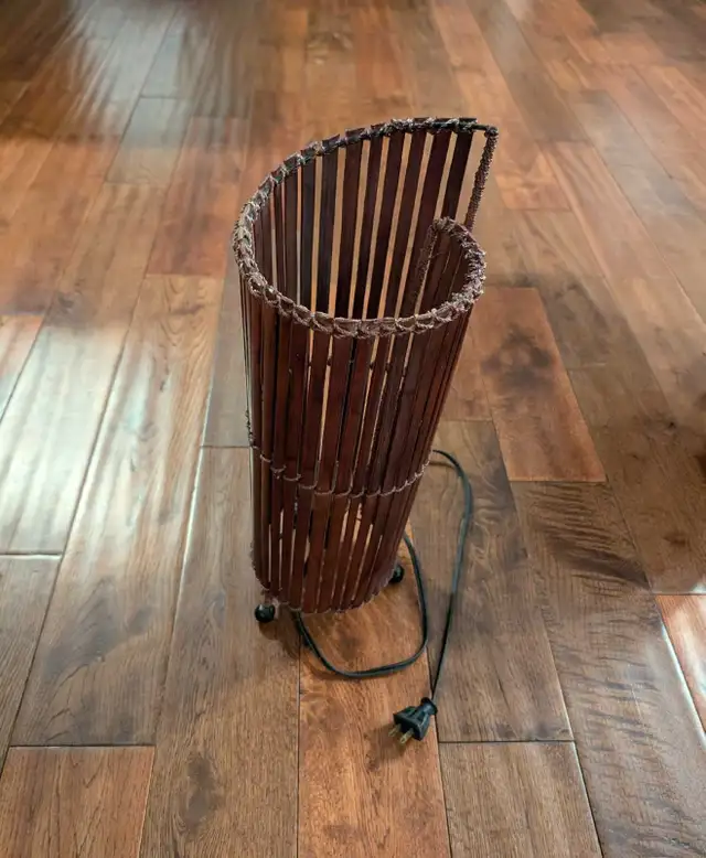 Wooden Home Decor - decorative basket, lamp, wall hangings/signs in Home Décor & Accents in Norfolk County - Image 11