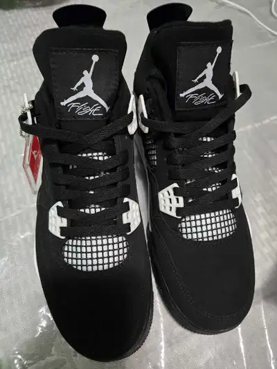 Jordan 4 white thunder size 10, View more