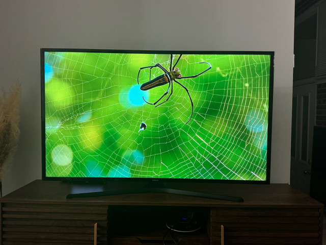 Samsung 50” Full HD Smart TV in excellent condition  in TVs in Markham / York Region