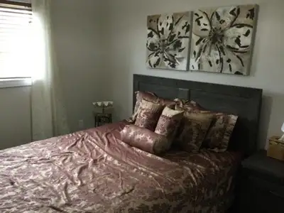 Furnished room (queen sized) bed; $900 including utilities & wifi; close to Chicopee, Kitchener; clo...