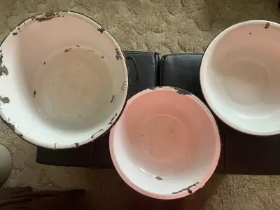 Enamelware Basins (3) with black trim measuring 16”, 13 1/2 and 13” $10 each Text 306-561-7878 or ki...