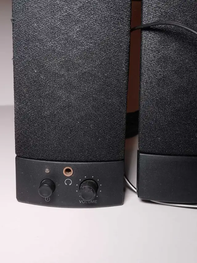 Free Computer Speakers and Sound Spa in Free Stuff in Barrie - Image 3