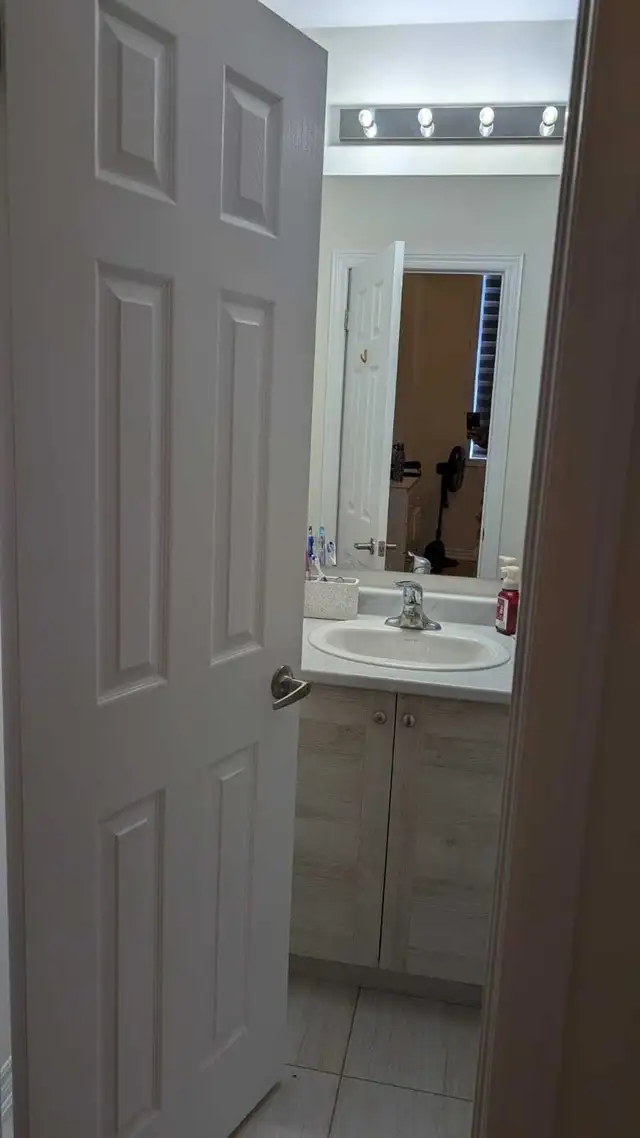 Private Room For Rent in Pickering in Room Rentals & Roommates in Oshawa / Durham Region - Image 9