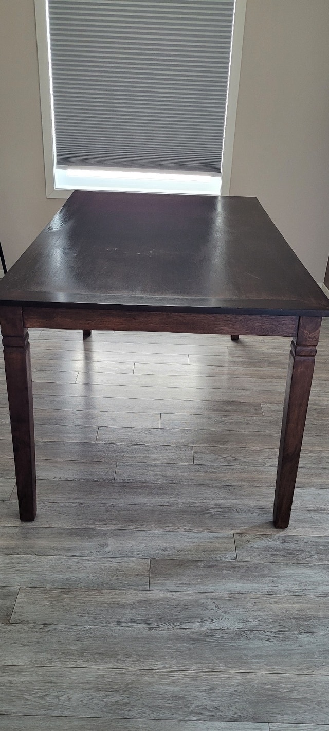 Solid Table moving sale Dining Tables & Sets Winnipeg Kijiji