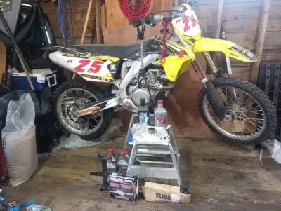 Registered until Dec 31. Fresh oil change, new front/rear sprocket and chain from this winter. Comes...