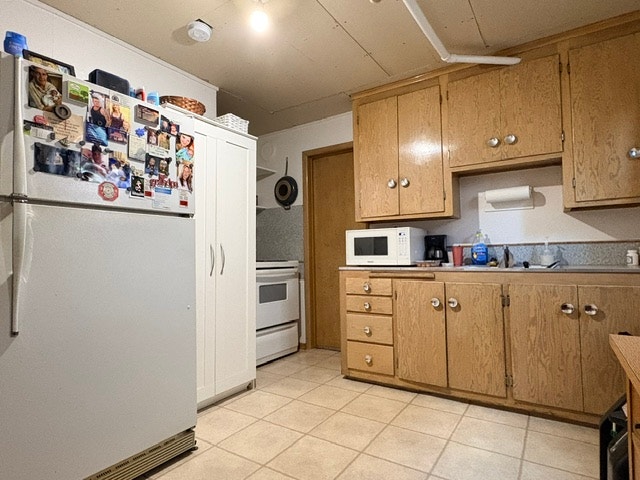Bachelor Basement Suite For Rent 2