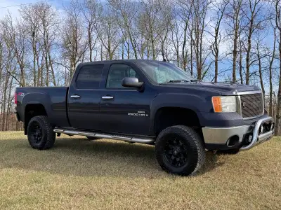 FOR SALE: 2007.5 GMC Sierra 2500HD Duramax Diesel – Fully Loaded Clean, powerful, and well-equipped...