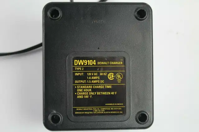 Dewalt Cordless Adjustable 3/8" Clutch Drill DW952 with Battery in Hand Tools in Ottawa - Image 9