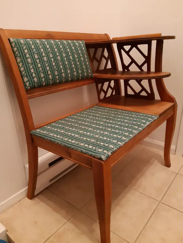 Banc d'entré antique en bois naturel in Chairs & Recliners in Trois-Rivières - Image 3