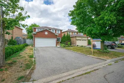 Big & Clean Basement – 1 Bedroom – Close to TTC & Shops