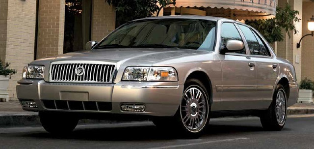 Looking for a Crown Victoria / Grand Marquis / Town Car in Cars & Trucks in Calgary