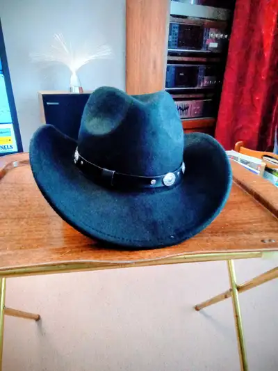 Howdy partners! Brand new black felt hat.....size 57 cm. Small head needed. Beautiful hat. No delive...