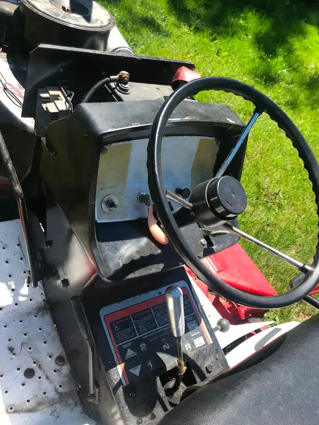 ROPER 18T-832T GARDEN TRACTOR in Lawnmowers & Leaf Blowers in Trenton - Image 6