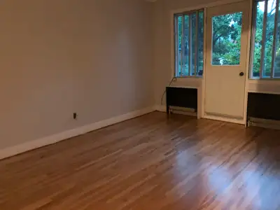 4-1/2 for rent.  4-1/2 à louer