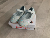 Souliers Belladia neufs pour enfants, grandeur 6