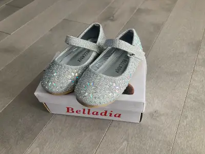 Souliers Belladia neufs pour enfants, grandeur 6, View more