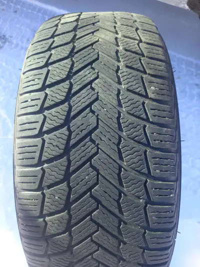 1 pneu hiver michelin xice snow 235-45-r18 7/32 bon pour 2 hiver 120$ 514|452|9727