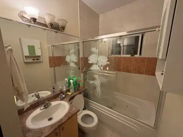 Large furnished room in a house for temporary rent in Room Rentals & Roommates in Vancouver - Image 4