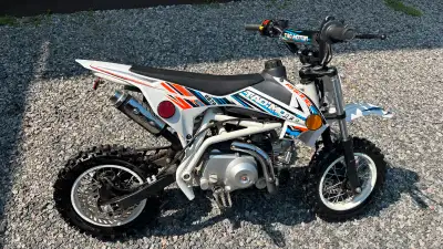 Motocross Tao DB20 propre et en très bon état de fonctionnement. Entretien et mise au point effectué...