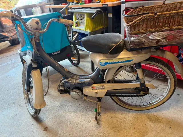 Honda PC50 moped bike in Scooters & Pocket Bikes in City of Toronto - Image 6