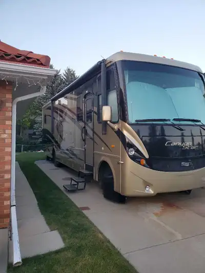 Selling for a Family member. 2010 Newmar Canyon Star in excellent condition. 8.1 gas engine, 6 spd A...