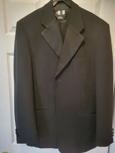 Mens Black Tuxedo 3 piece Jacket - Pants - Vest - Jacket 40R - Pants 33W but they have been tailored...