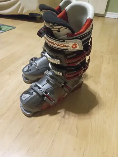 Rossignol Zenith Ski Boots S3 100 Shoe size 26.5 or 8.5 Excellent condition, cosmetic wear only like...