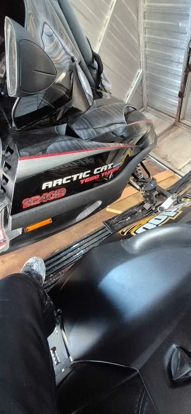 2003 Arctic Cat t660 turbo snowmobile  in Snowmobiles in Peterborough - Image 2