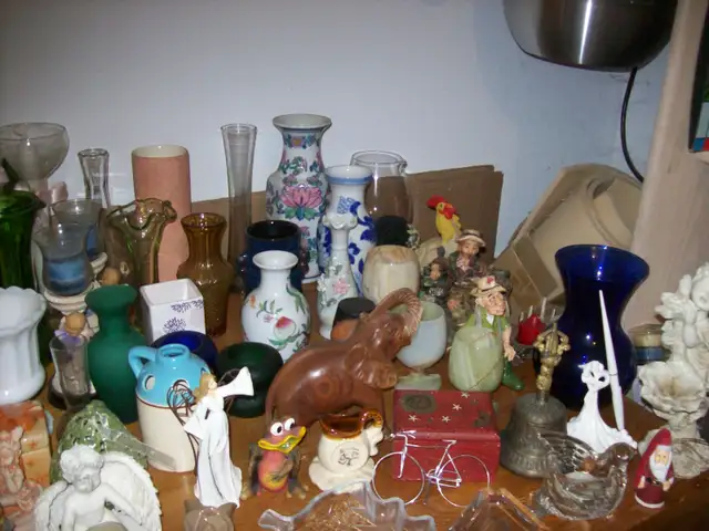 article de cuisine en cristal,plat hors d,oueuvre,vases,beurrier in Kitchen & Dining Wares in Laval / North Shore - Image 10