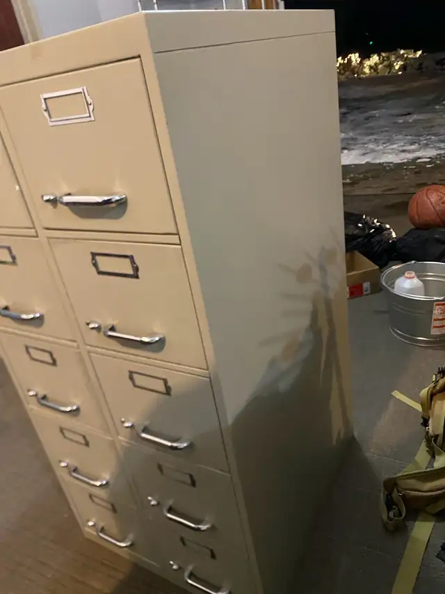 Metal filing cabinet  in Free Stuff in Ottawa - Image 4