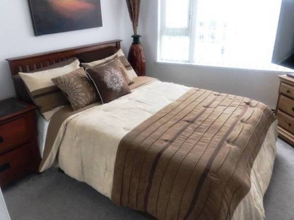 Furnished Yaletown 2 bed/2bath Waterfront Condo $150/Night Views in Short Term Rentals in Vancouver