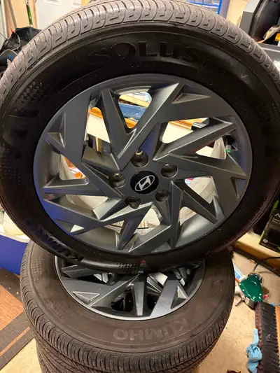 2025 Hyundai Elantra 16 inch aluminum rims with P205/55R16 Kumho all season tires for sale. The rims...