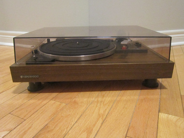 Kenwood KD-2033  Auto Return Turntable Record Player in General Electronics in Markham / York Region - Image 2